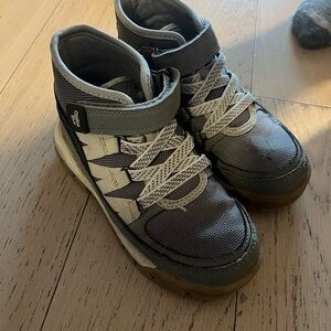 Osh Kosh Kids' Size 12 Gray and White Boots
